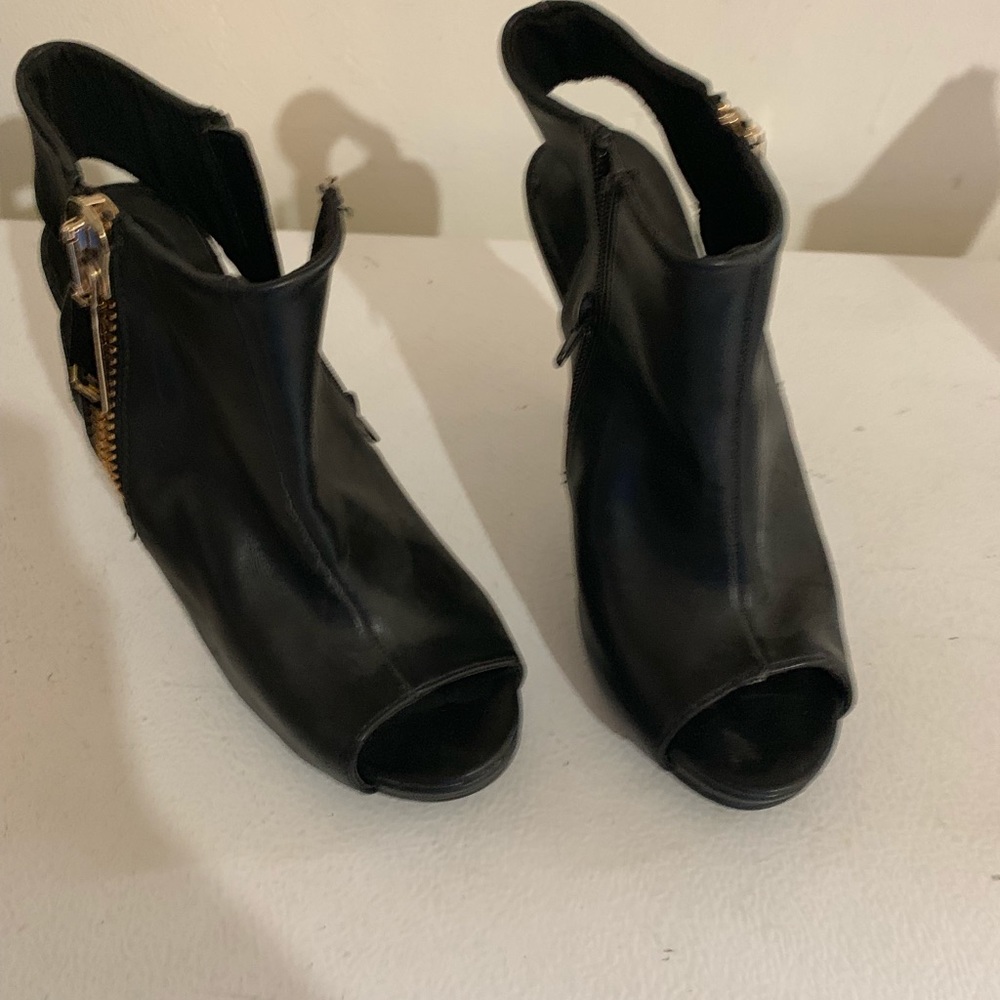 Shoe boots